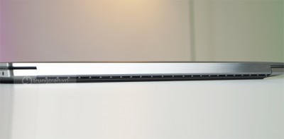 bản-le-sau-va-khe-tan-nhiet-Dell Precision 5560.jpg